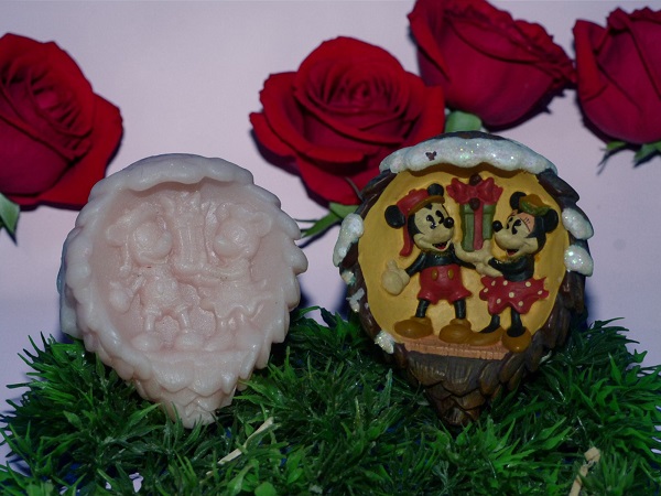 (image for) mickey en minie in een denneappel (eigen creatie)